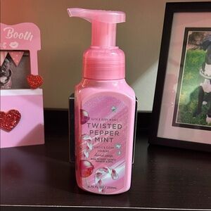 Bath & body Works hand soap, twisted peppermint